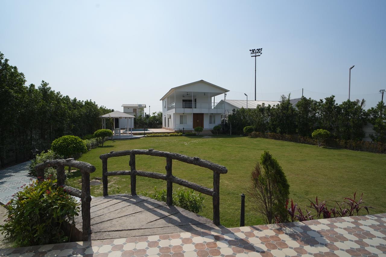 Lotus — farmhouse in Noida, Delhi